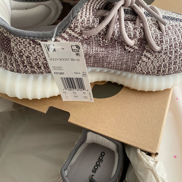 Yeezy Boost 350 V2 Zyon - Picture 12 of 14